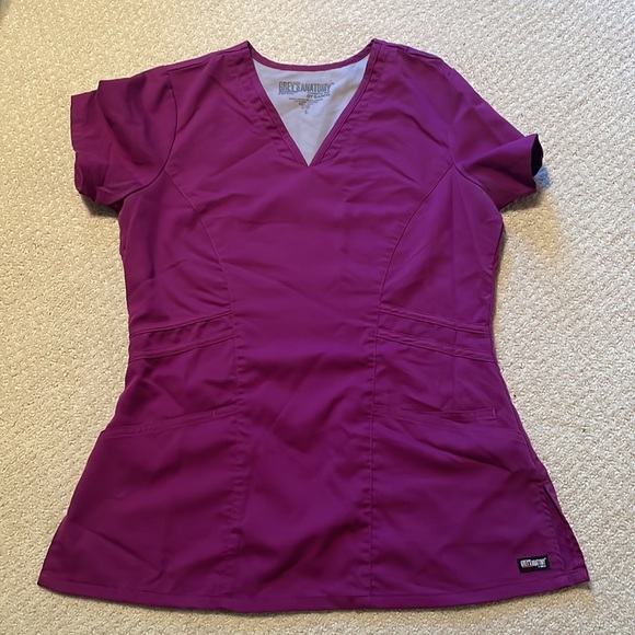 Bundle of 8 scrub tops - Picture 9 of 9
